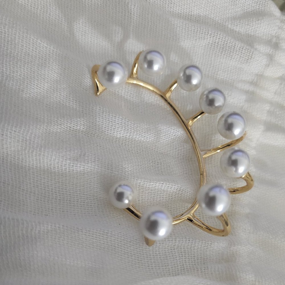 Adjustable Pearl and Gold Big Ear Cuff/ Accessory/ Jewelry / Earrings